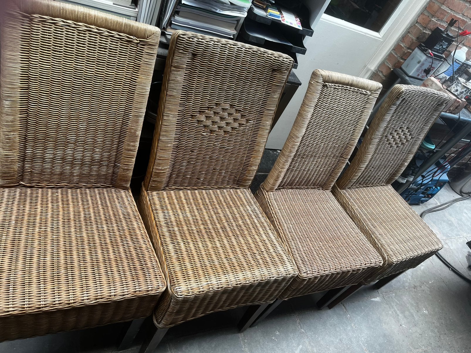 Gratis 4 rotan/rieten eetkamerstoelen, Maison & Meubles, Chaises, Comme neuf, Brun, Enlèvement