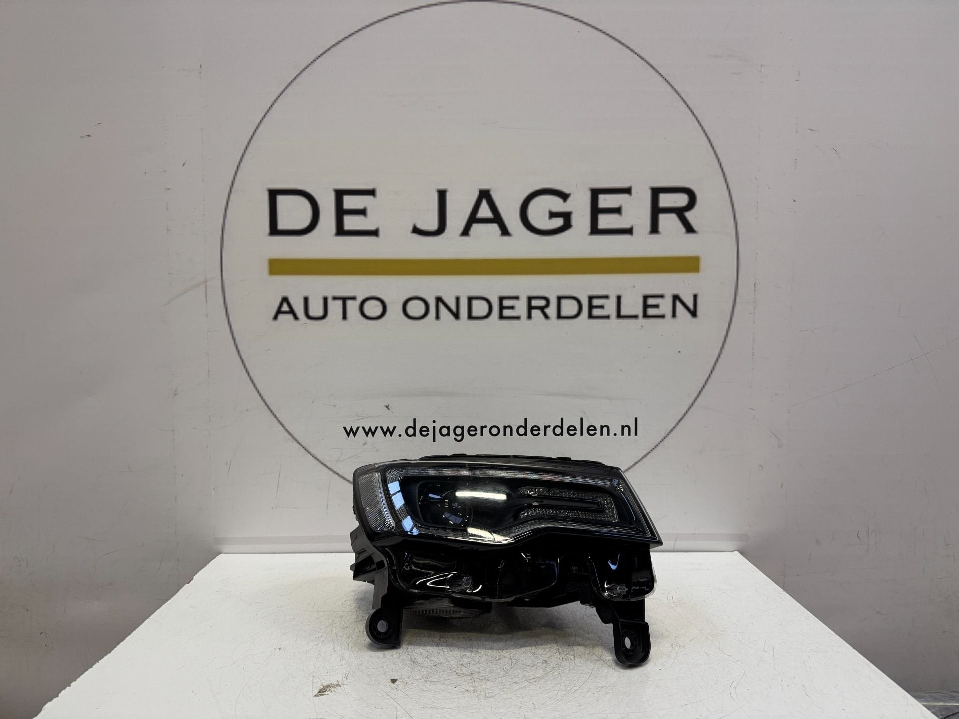 Phare bi-x non pour Jeep Grand Cherokee restyl SRT 68266650A, Stellantis N.V., Info@stellantis.com, Utilisé, Taurusavenue 1
2132 LS  Hoofddorp, NL