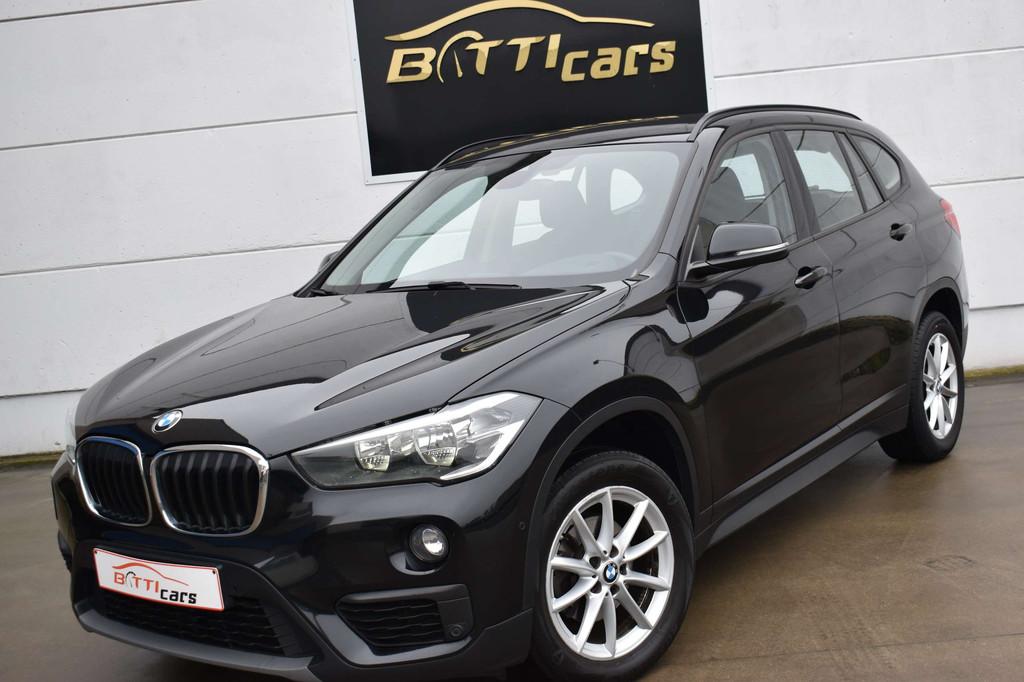BMW X1 sDrive16dA* Leder Zetelverw* Navi* Camera* CruiseC, Auto's, Lichtsensor, Stof, Gebruikt, 116 pk