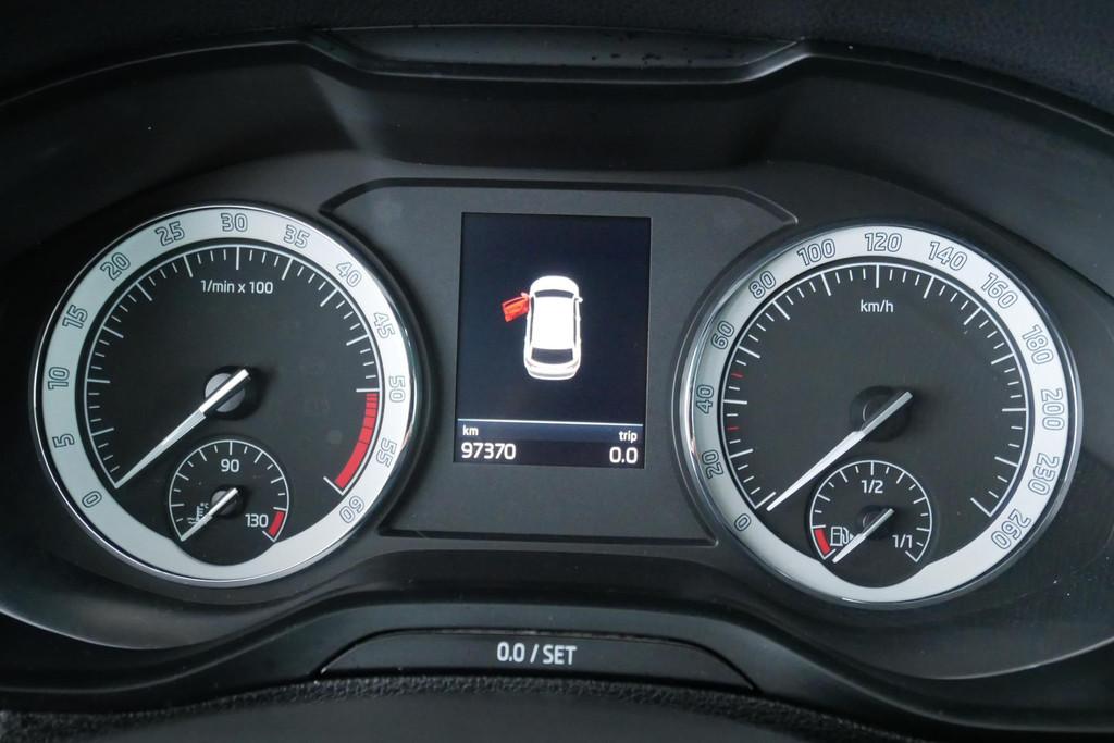 (1WFJ216) Skoda Karoq, Auto's, Skoda, Multifunctioneel stuurwiel, Karoq, Bedrijf, 5 deurs