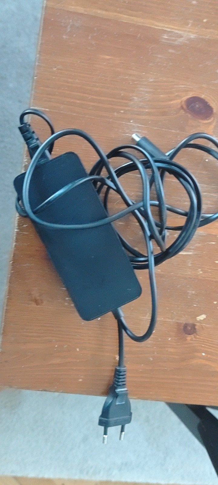 vends 2 chargeurs de trottinette, Vélos & Vélomoteurs, Enlèvement