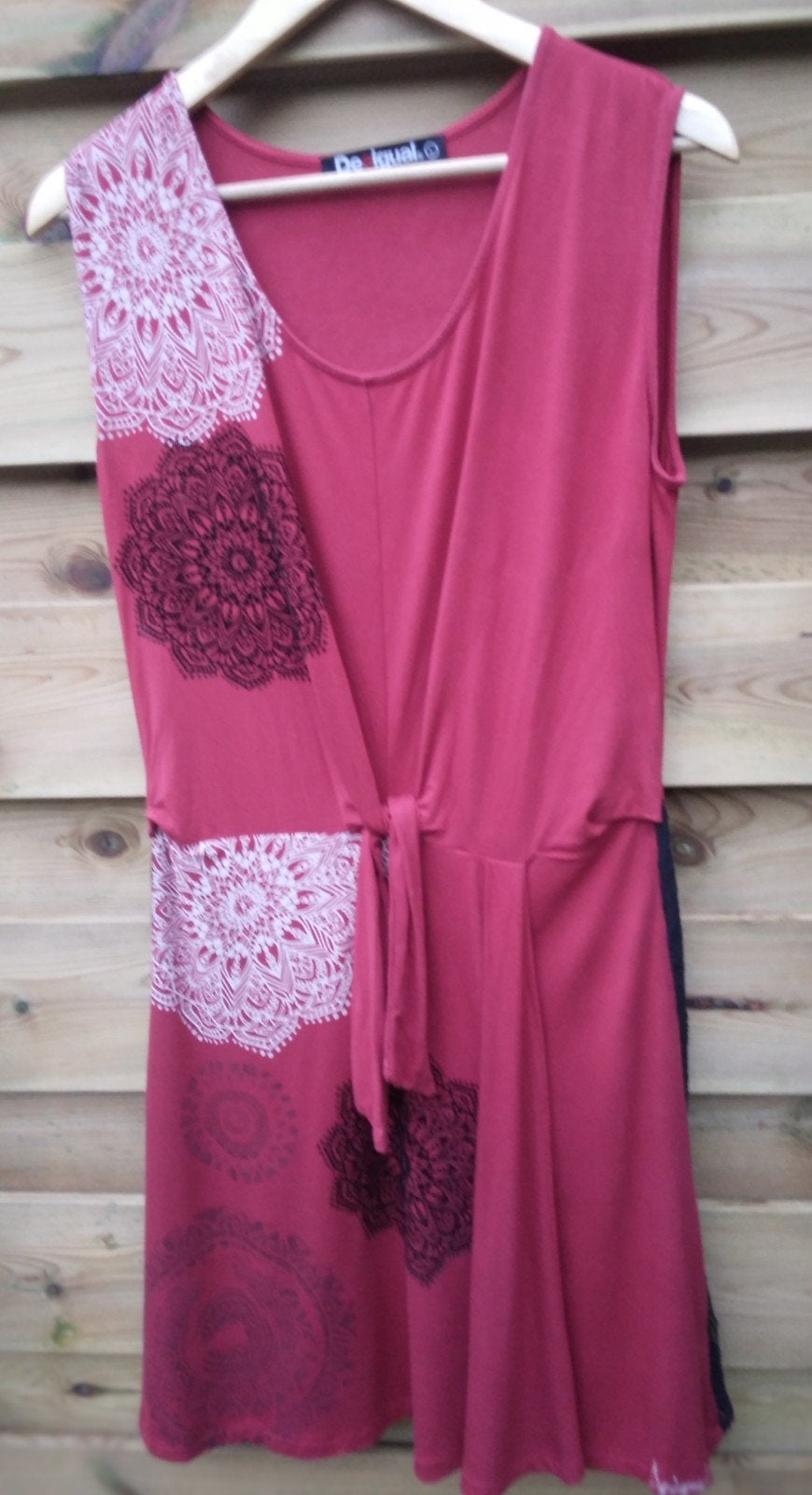 Robe Desigual rouge, Rouge