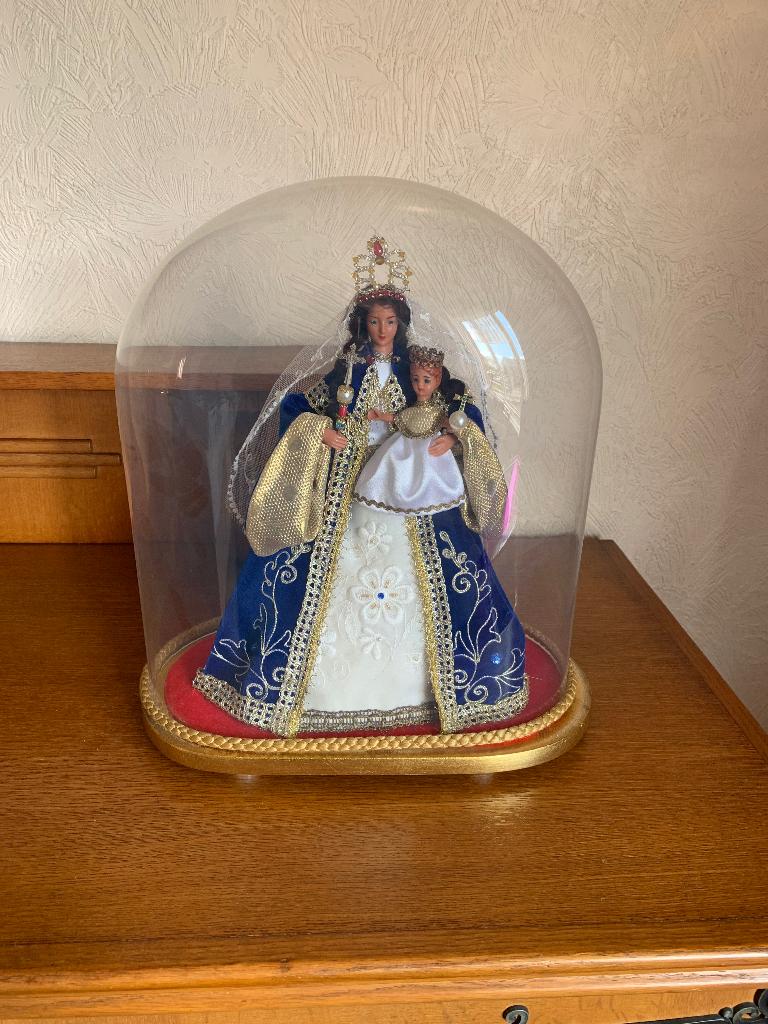 Maria met kindje onder stolp, Ophalen