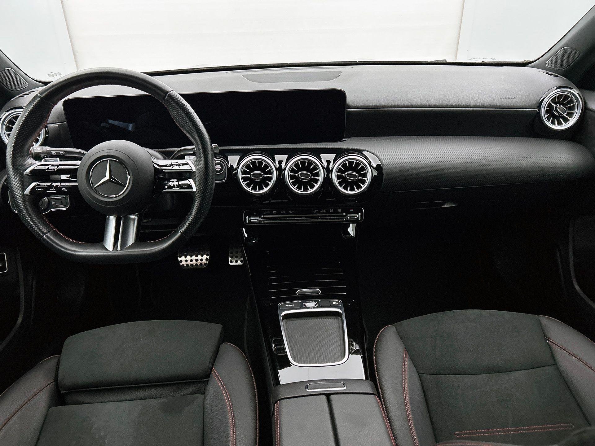 Mercedes-Benz A-Klasse 250 e Hatchback AMG Line | Night Pack, Autos, Achat, Entreprise, 16 kWh, Noir