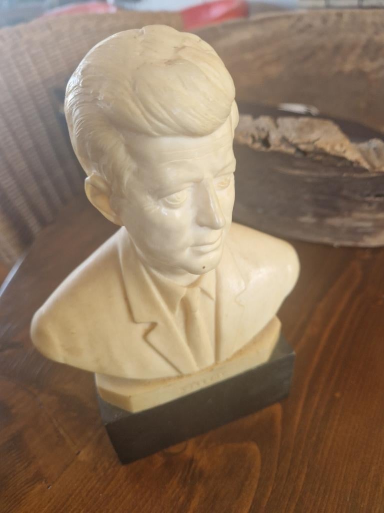 Buste J.F.K. albast 14cm j1900/santini €40, Ophalen, Buste