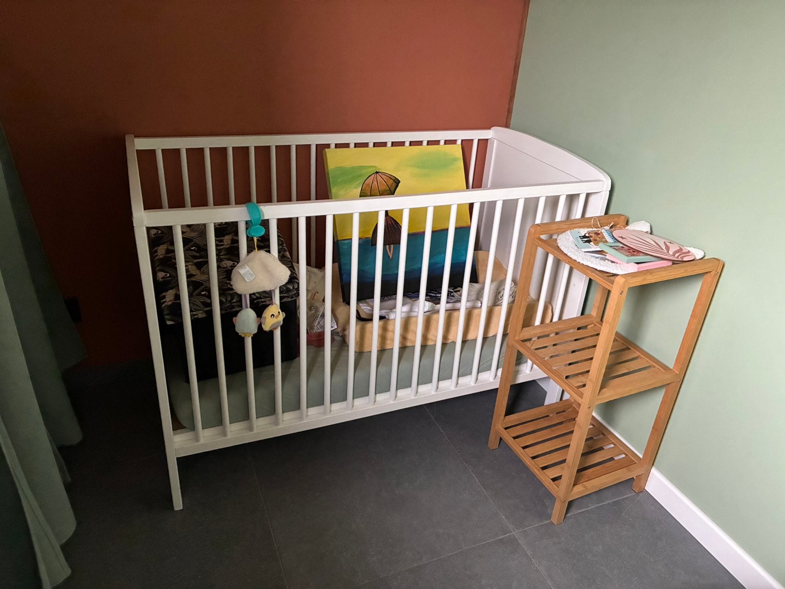 Witte spijlenbed / babybed / kinderbed (60x120 cm), Ophalen, Zo goed als nieuw