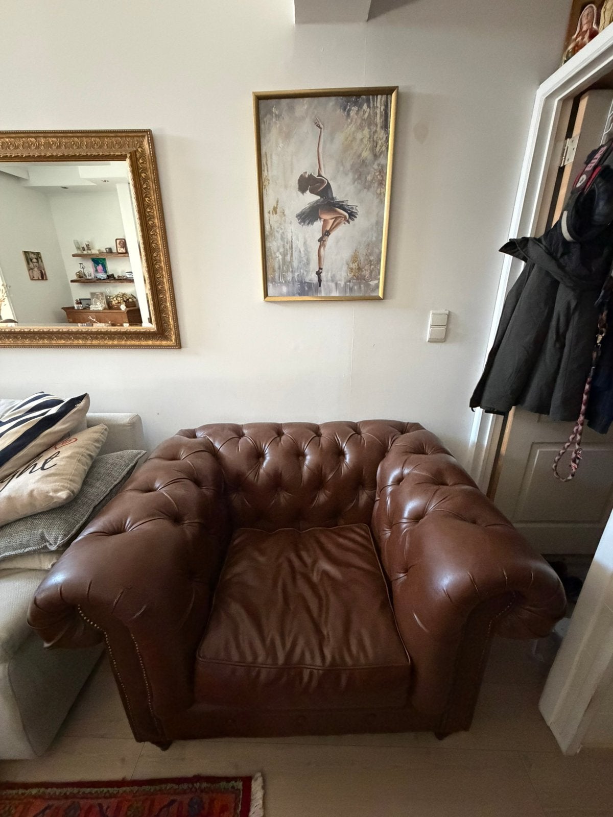 Fauteuil in Shesterfield-stijl, Huis en Inrichting, Ophalen, Gebruikt