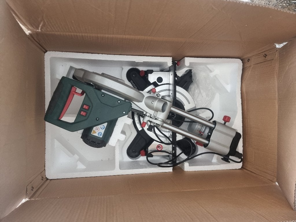 Scie à onglets radiale Metabo KGS 216 M, Ophalen, Nieuw, Overige typen