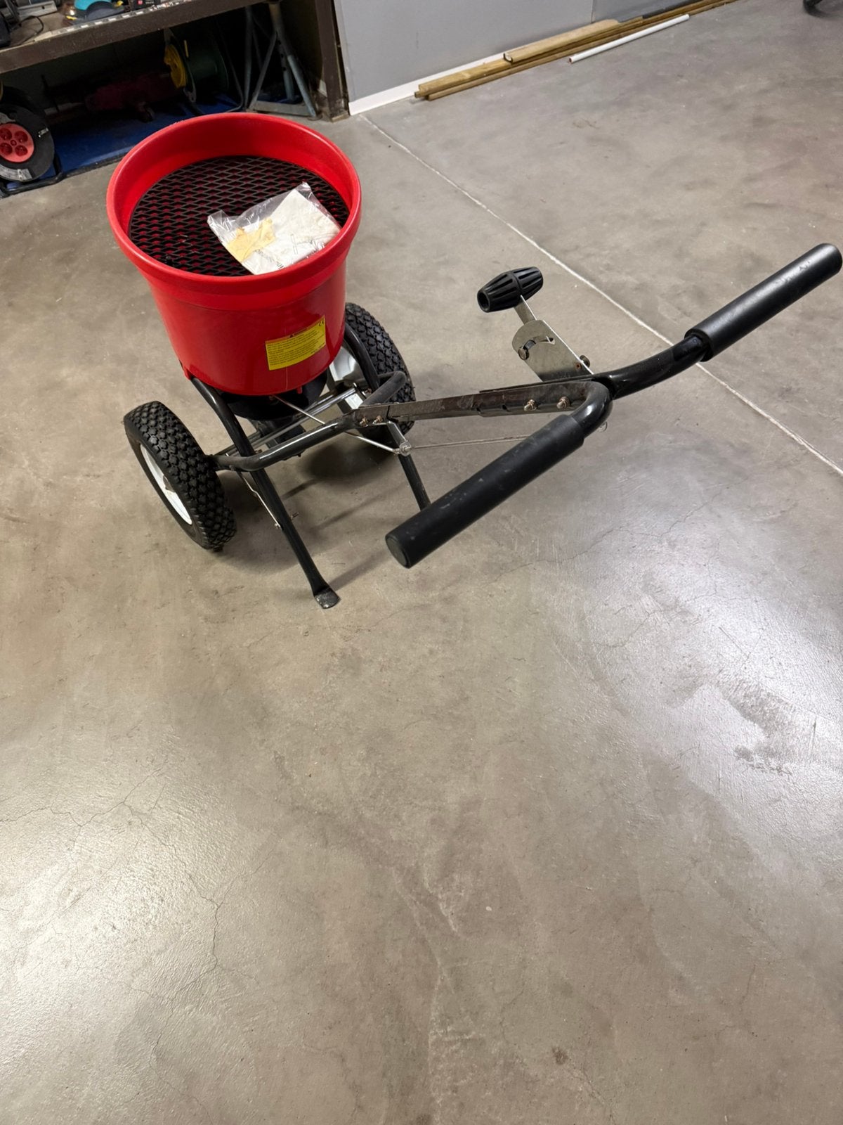 Strooiwagen voor meststof en zout, Jardin & Terrasse, Outils à main, Enlèvement, Comme neuf