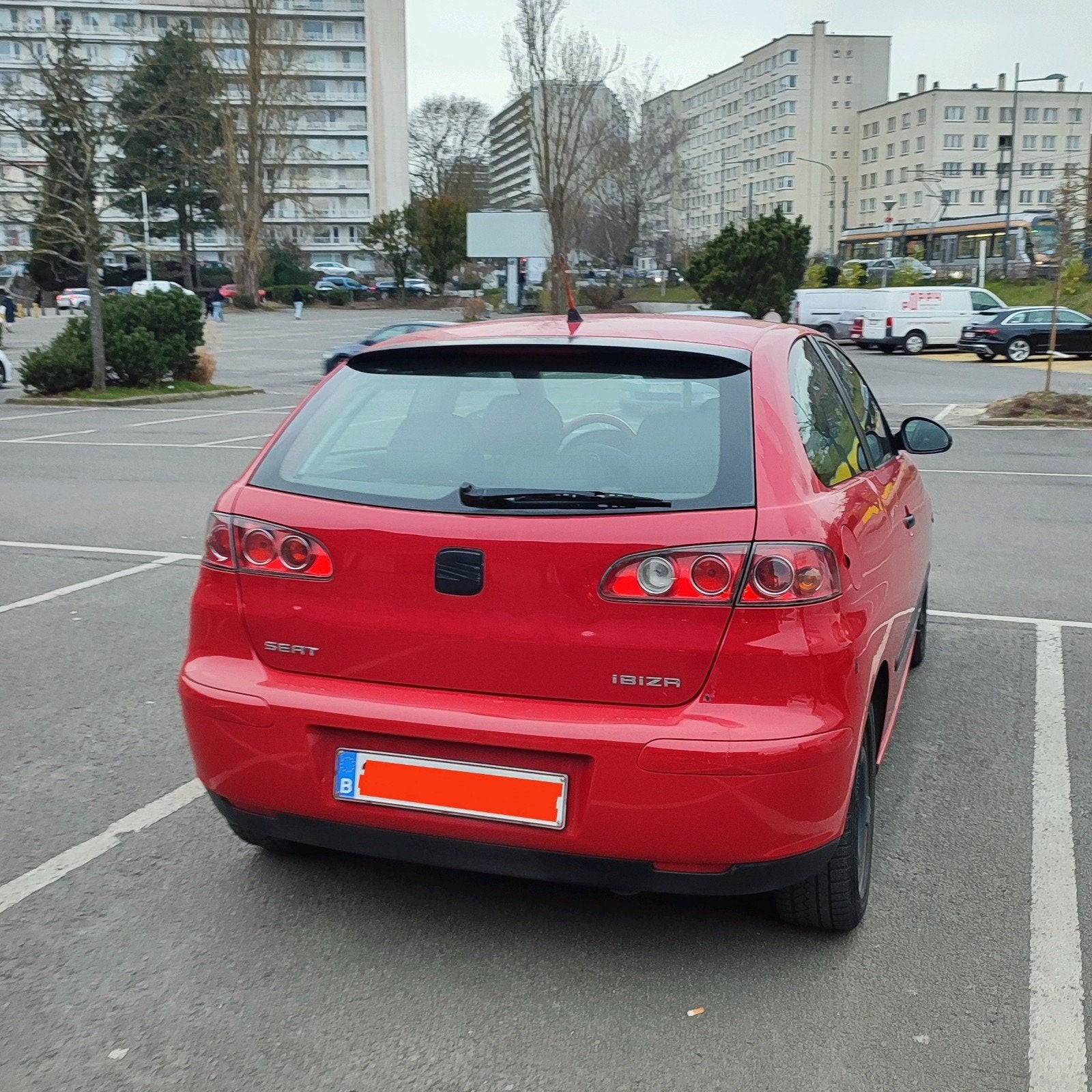 Seat Ibiza 1.4 essence, manuelle, avec ou sans contrôle, Autos, Rouge, Achat, Boîte manuelle, Ibiza