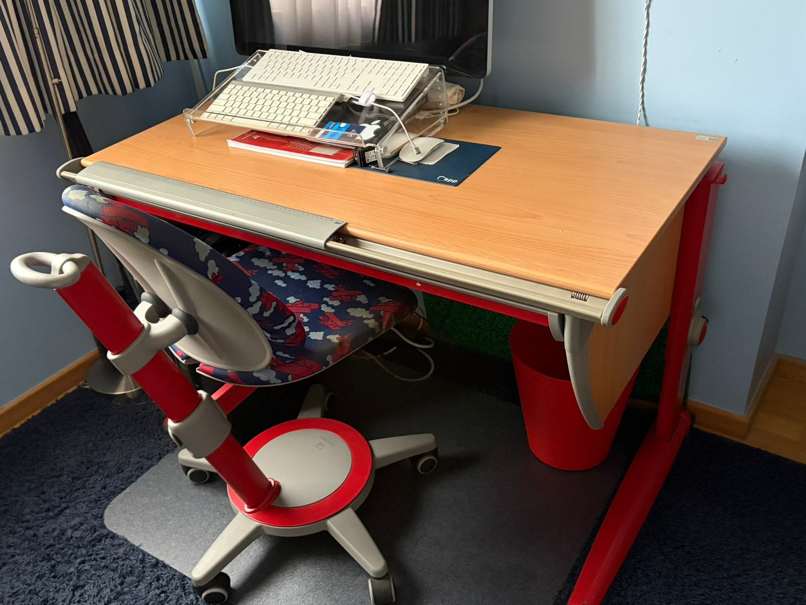 Bureau enfant ergonomique “Moll”, Autres marques, 115 cm, 65 cm, Comme neuf