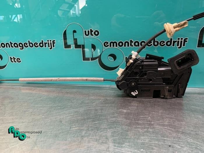 Serrure portière mécanique 4portes avant droite d'un Volks, Volkswagen, -, 3 mois de garantie, Utilisé