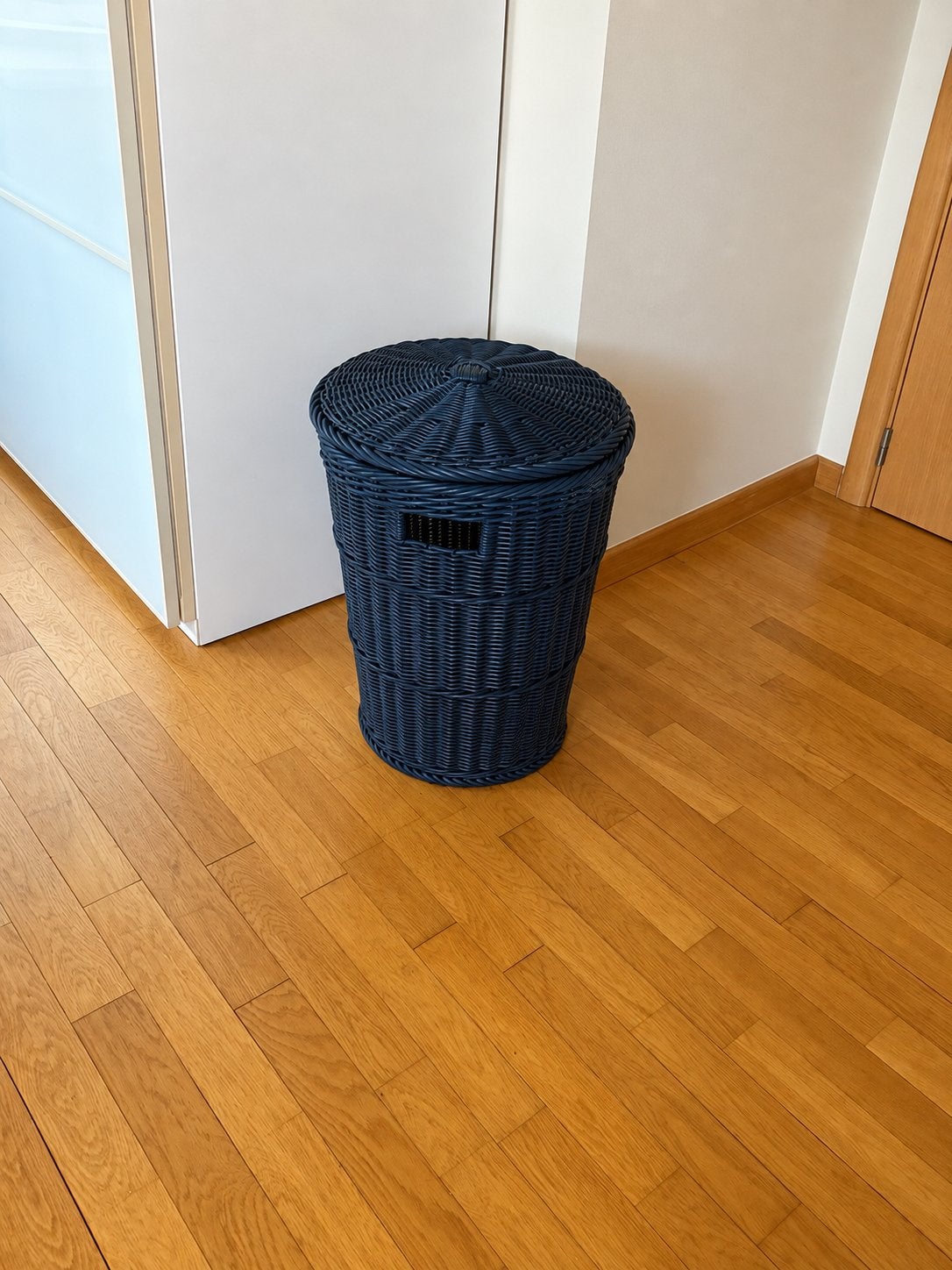 Panier à linge tressé bleu marine avec couvercle, Enlèvement, Comme neuf, Bleu, Panier à linge