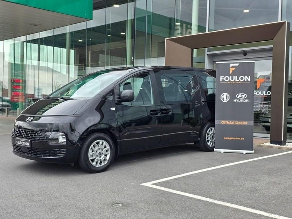 Hyundai Staria 1.6T-GDI HYBRID Techno 6pl. LICHTE VRACHT |, Auto's, Hyundai, Automaat, Monovolume, Zwart, 215 pk