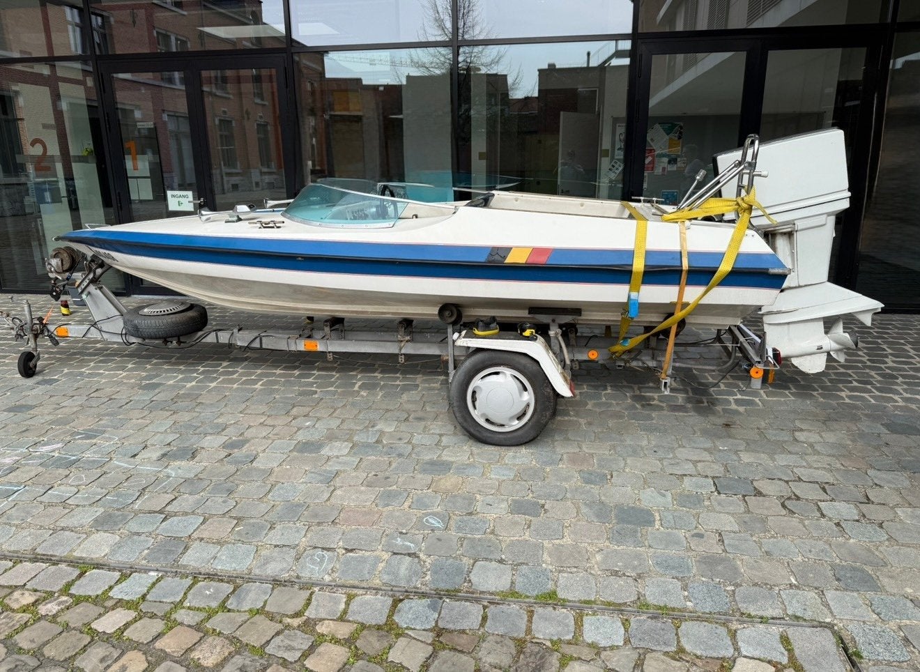 Motorboot piranha, Ophalen, Zo goed als nieuw, Buitenboordmotor