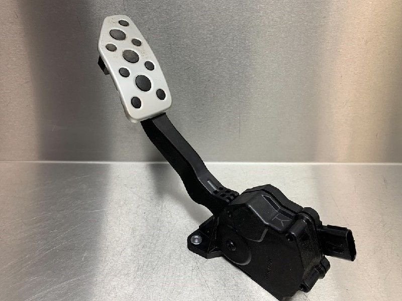 PEDALE D'ACCELERATEUR Subaru XV (GT / GX) (01-2017/-), Utilisé, Subaru