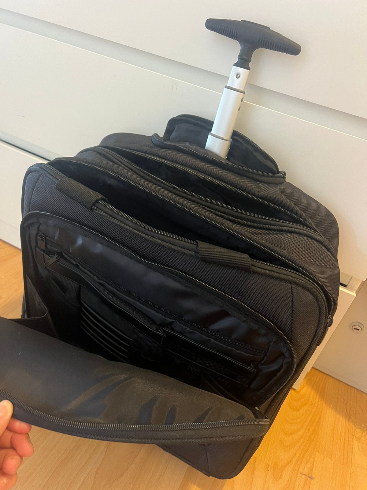 Laptoptrolley / zakelijke trolley te koop volledig nieuw, Ophalen, Zo goed als nieuw, Wieltjes