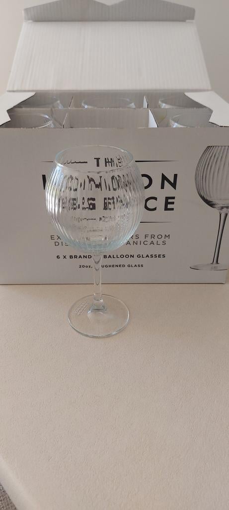 Verres à cocktail à gin, Enlèvement