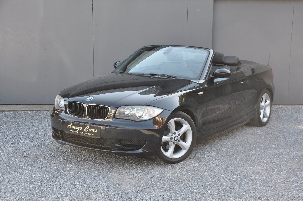 BMW 118i CABRIO-AUTOMAAT-MULTISTUUR-CRUISE CONTROL-NAVI, Auto's, Automaat, 1995 cc, Zwart, Cabriolet