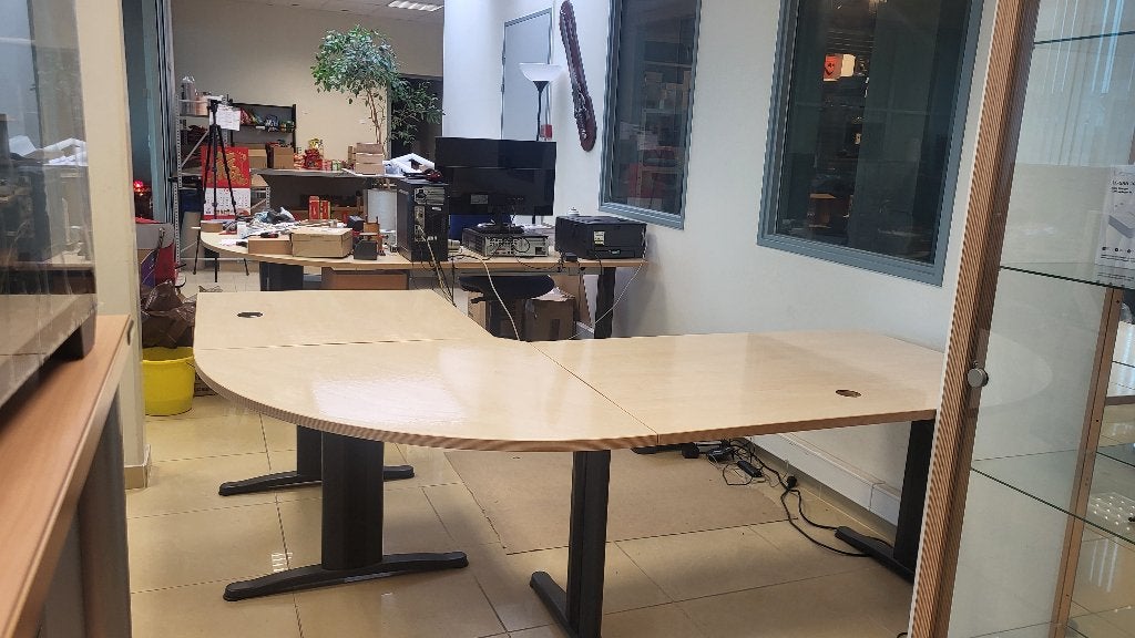 Bureau- Gaming tafel hoekvorm 200x160 cm, Huis en Inrichting, Ophalen, Kabelgoot, Hoekbureau, Zo goed als nieuw