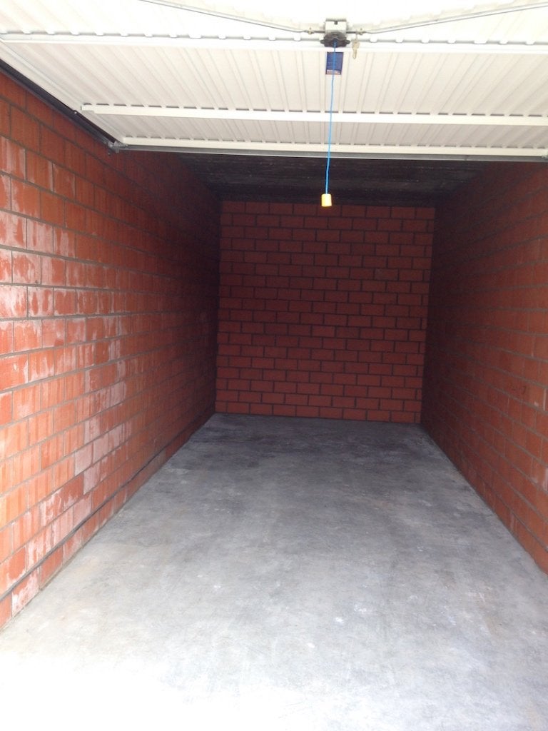 Grote autobox 7m + parking te huur Zwijndrecht, Immo, Garages en Parkeerplaatsen, Provincie Oost-Vlaanderen