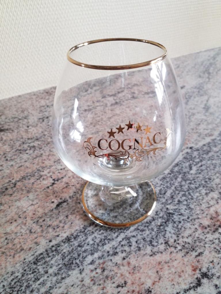 Divers verres, Enlèvement ou Envoi, Comme neuf