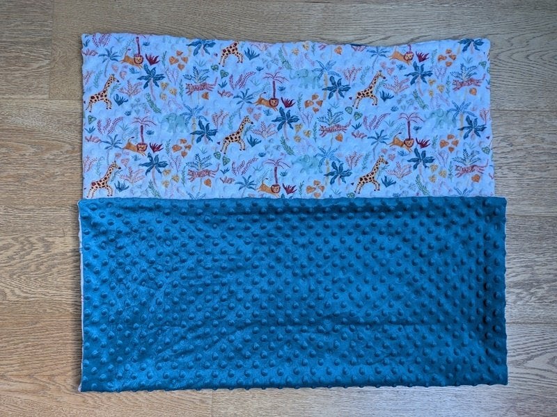 chambre d'enfant - couverture bébé Minky, Enfants & Bébés, Chambre d'enfant | Linge de lit, Enlèvement, Utilisé