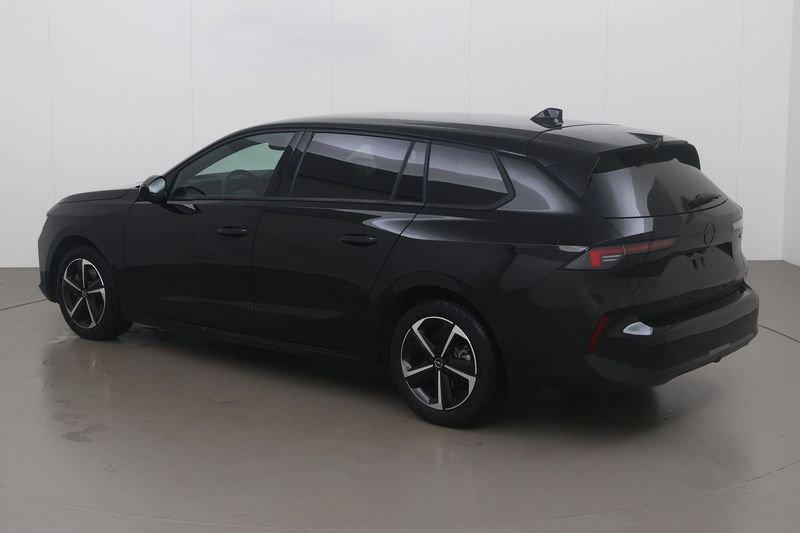 Opel Astra Sports Tourer 1.2 turbo gs 136 AT, Auto's, 1502 kg, Gebruikt, Zwart, Bedrijf
