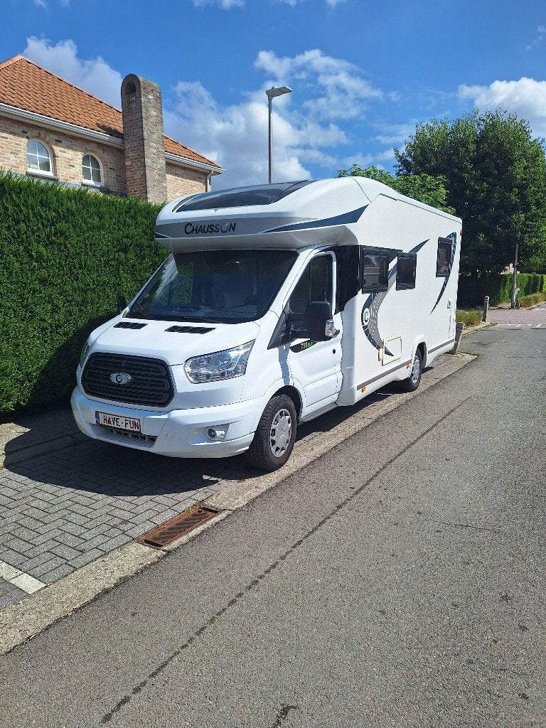 Chausson 738XLB Welcome met weinig km, hef- en queensbed, Caravans en Kamperen, Mobilhomes, Koelkast, Chemisch toilet, ABS, Ford