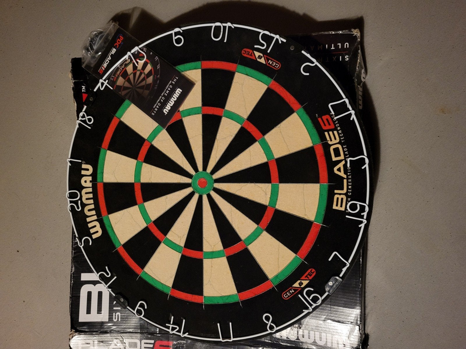 winmau blade 6, Sport en Fitness, Ophalen of Verzenden, Nieuw, Dartbord