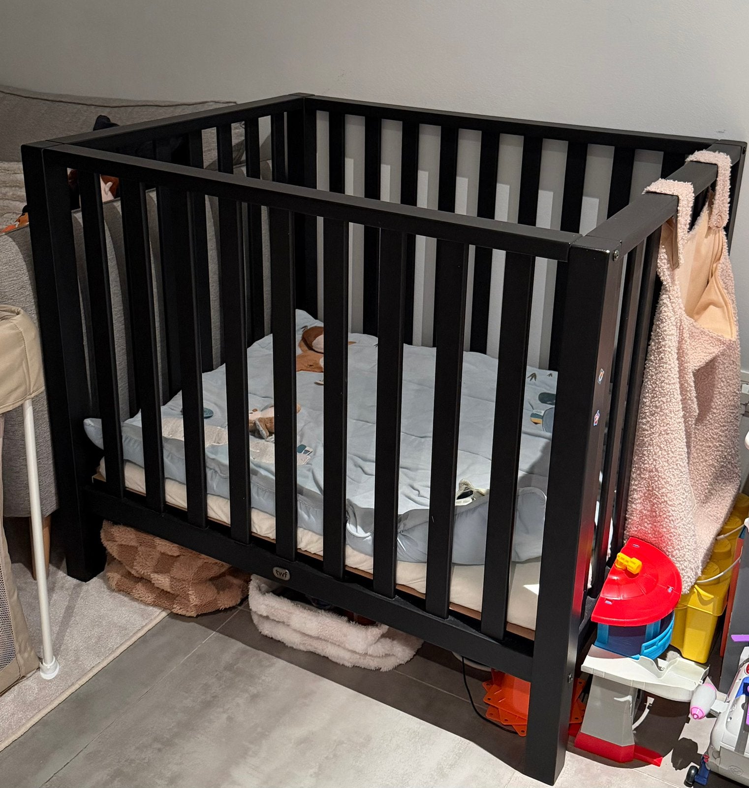 Matzwarte babybox inclusief matras en accessoires - zgan!, Kinderen en Baby's, Ophalen, Zo goed als nieuw, Boxkleed