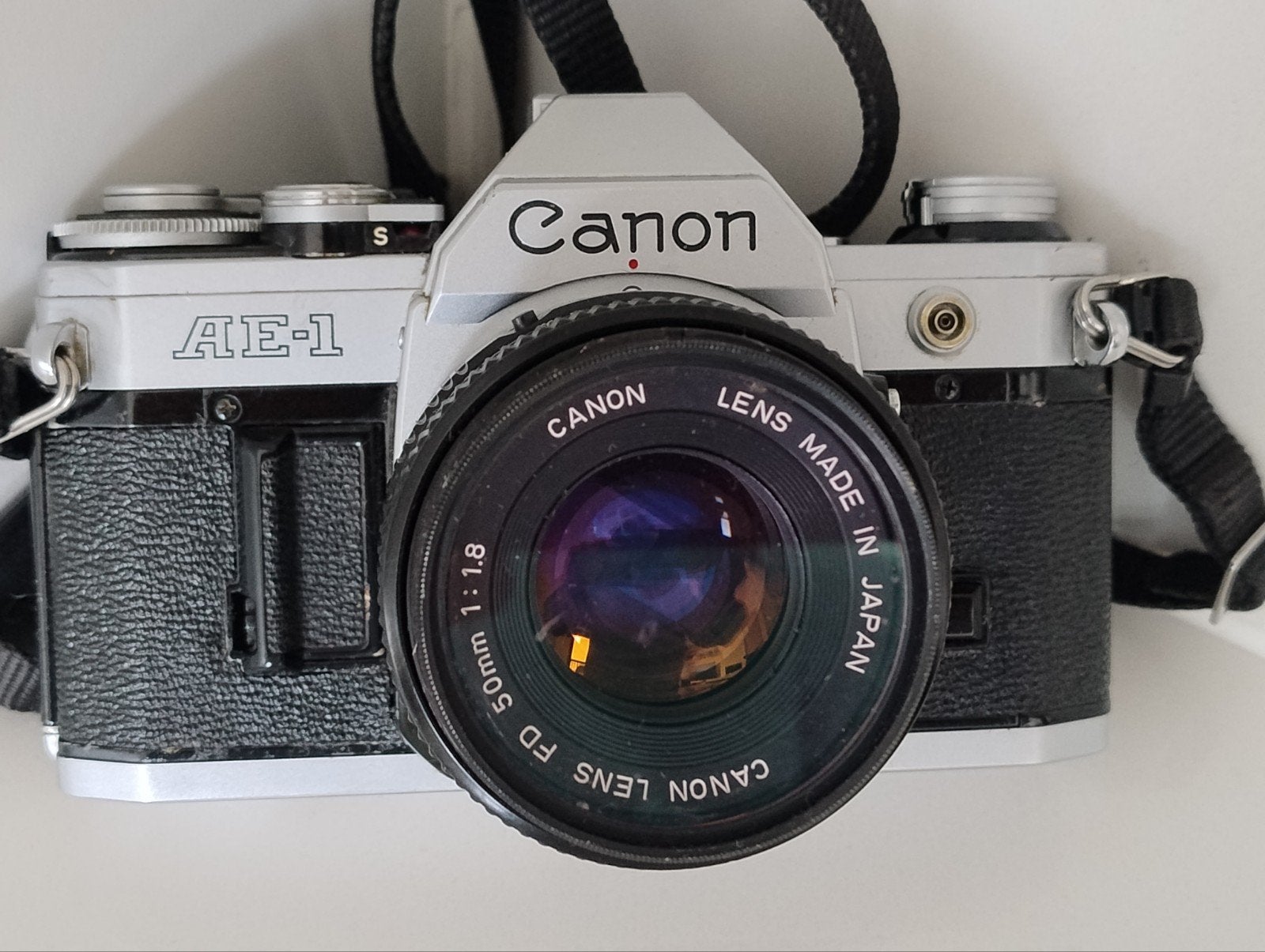 Canon AE1 Camera met een FD 50mm 1:1.8 lens en Camerariem, Audio, Tv en Foto, Ophalen of Verzenden, Gebruikt, Spiegelreflex, Canon