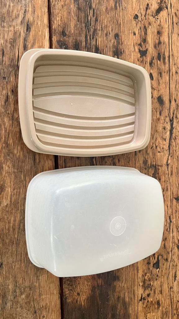 Boîte à pain Tupperware, Enlèvement, Boîte