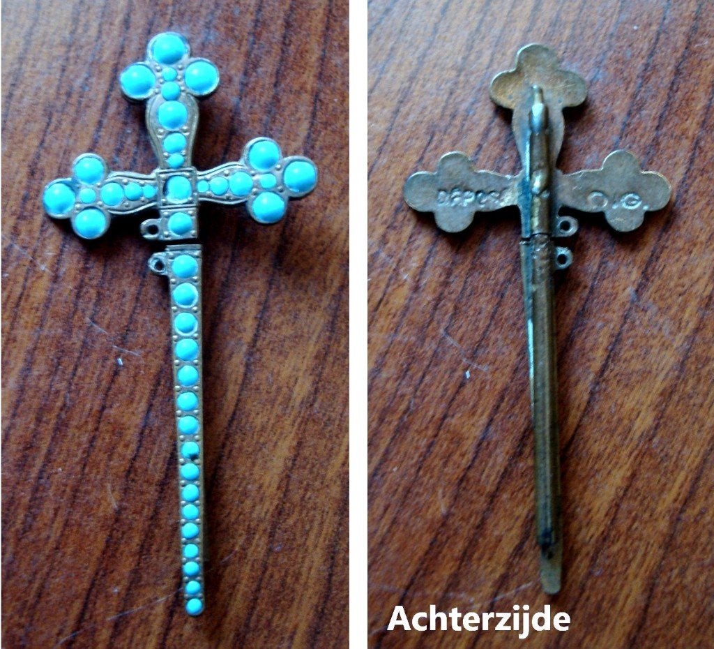 Koperen crucifix met smaragd groene bolletjes, Collections, Envoi, Utilisé, Autres types, Christianisme | Catholique