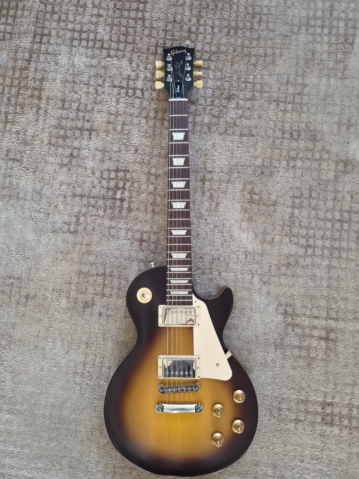 Ten ruil aangeboden: Gibson Les Paul Tribute uit 2021, Musique & Instruments, Enlèvement, Comme neuf, Solid body, Gibson