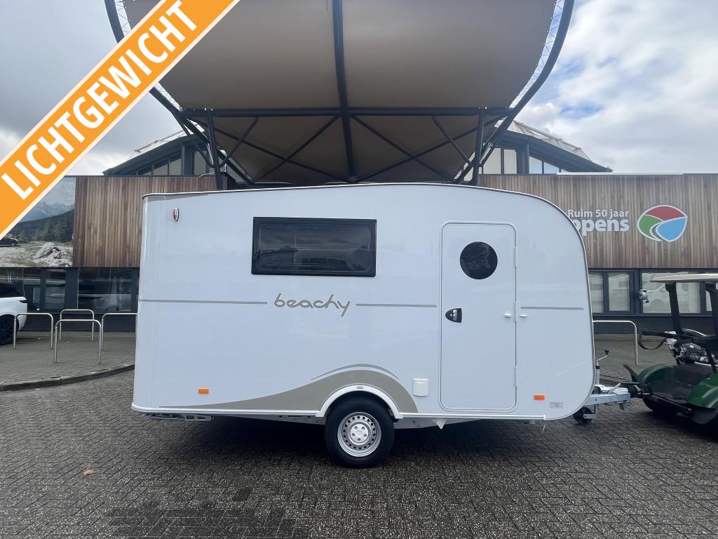 Hobby Beachy 420 2024 &euro; 2599,- KORTING!, Caravans en Kamperen, Hobby, Tot en met 2, 750 - 1000 kg, Koelkast