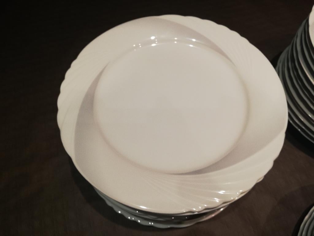 Eetservies voor 12 personen, Ophalen, Zo goed als nieuw, Porselein, Compleet servies