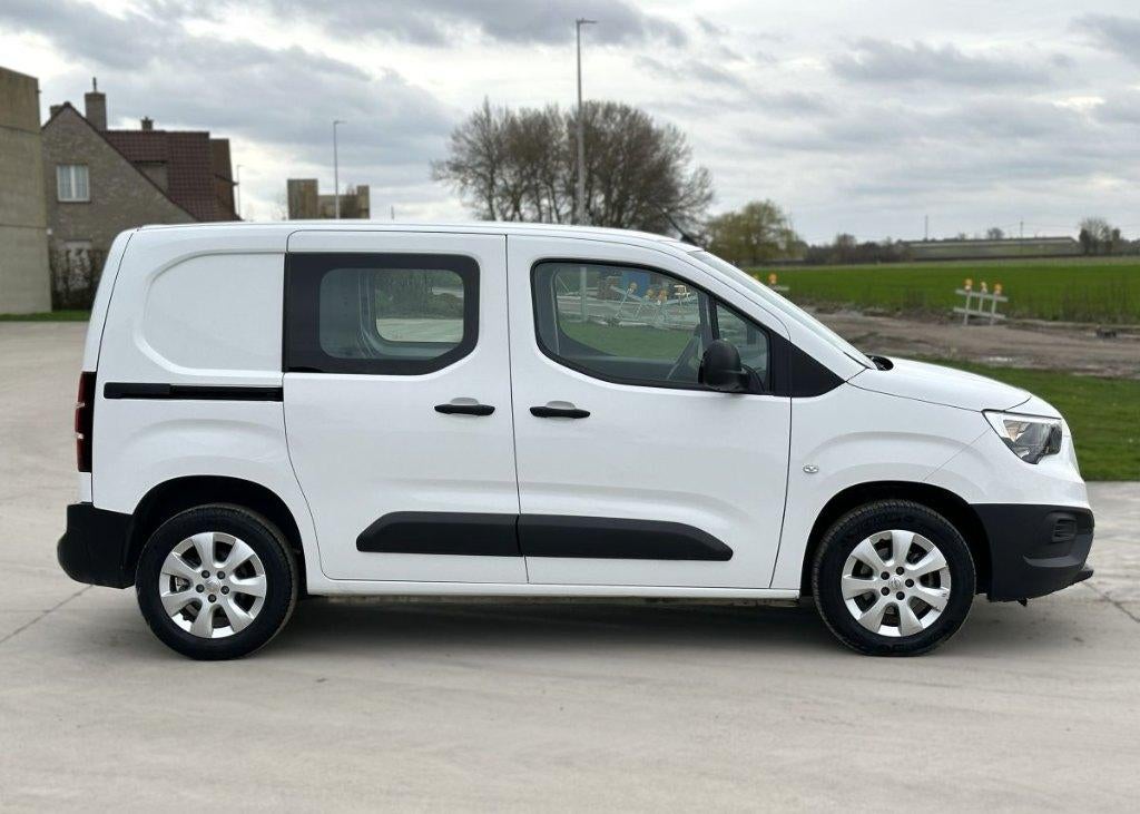 Opel Combo 1.2 benzine 31210km 2022 1ste eigenaar, 4 deurs, Stof, 1199 cc, Wit
