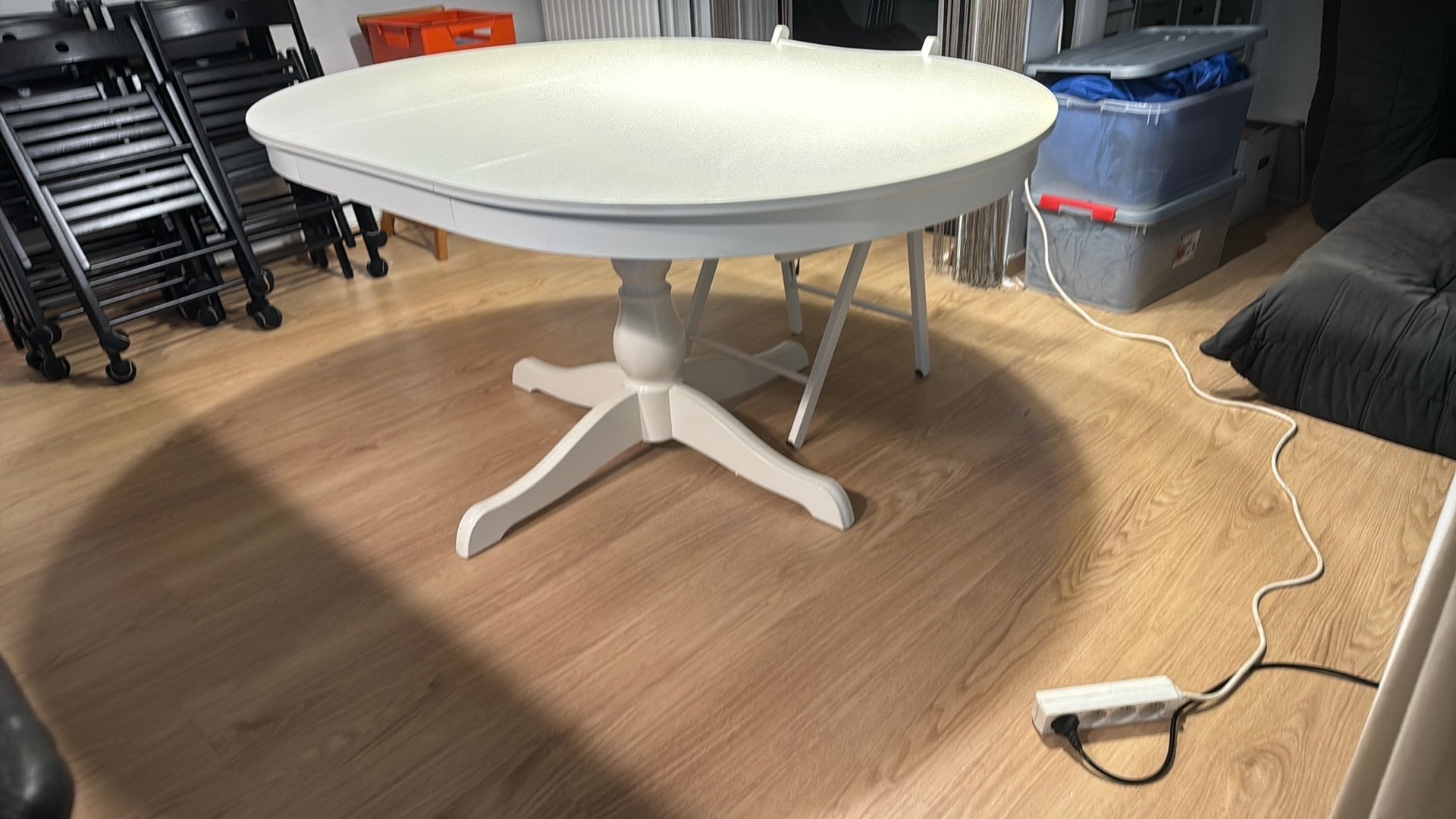 Uitschuifbare witte tafel, Ophalen