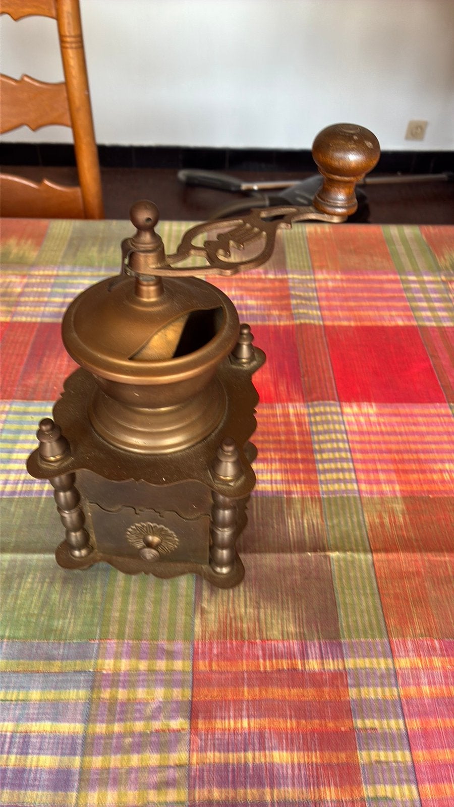 Oude koffiemolen, Ophalen