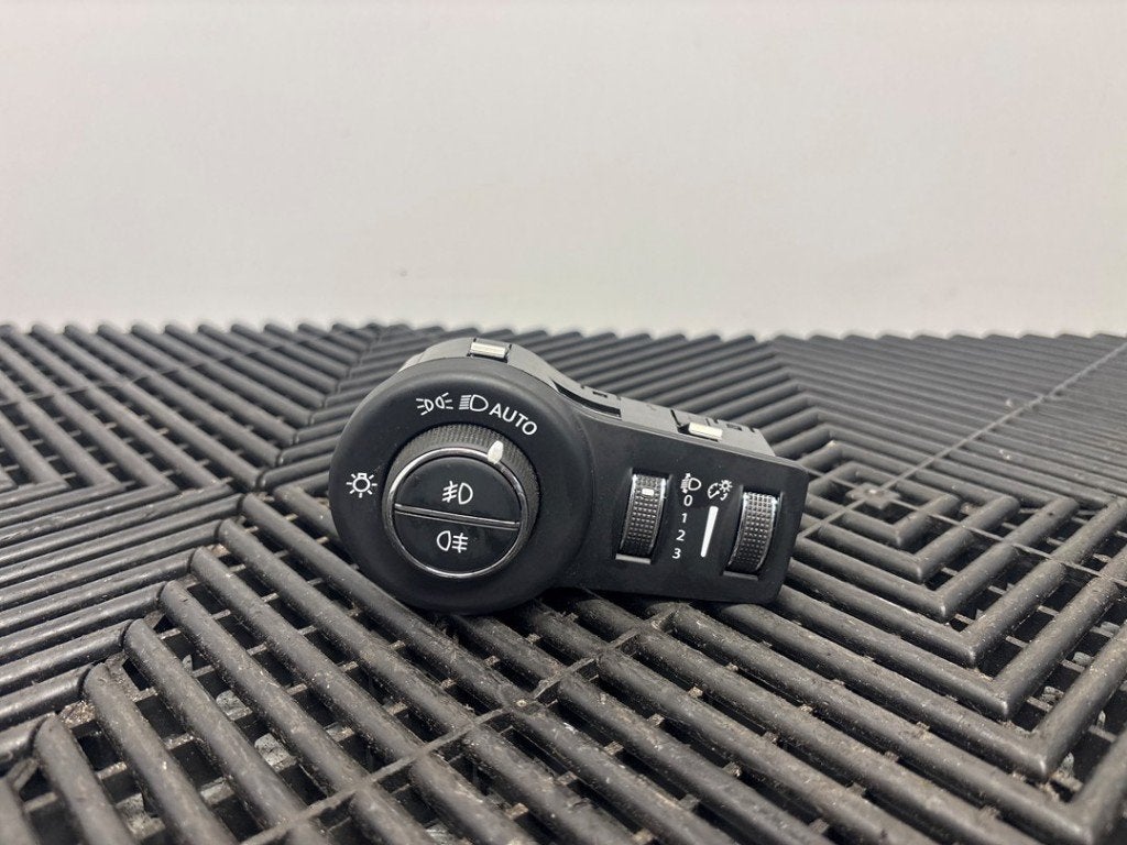 INTERRUPTEUR D'ECLAIRAGE Compass II (MP) (|06094360600|), Webaccessibility@stellantis.com, Stellantis N.V., Utilisé, Taurusavenue 1
2132 LS  Hoofddorp, NL