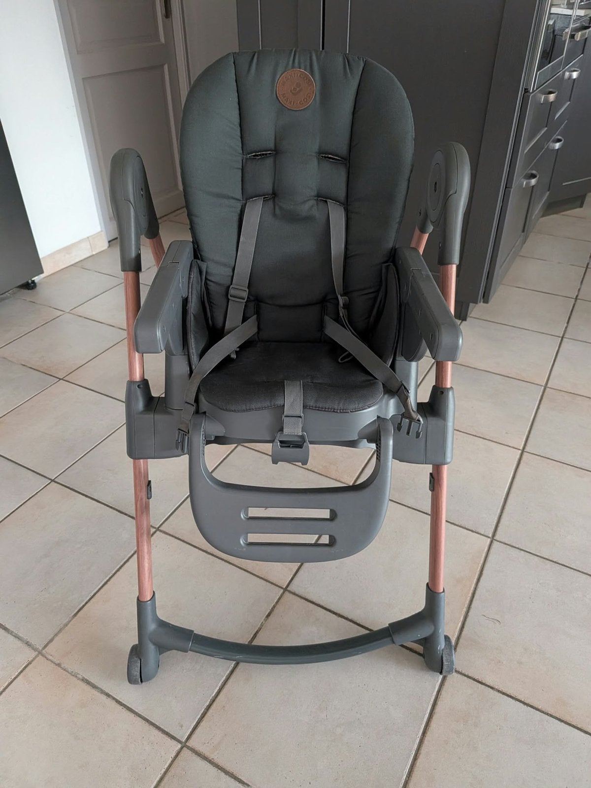 Chaise haute bébé Maxi Cosi, Enfants & Bébés, Enlèvement, Utilisé