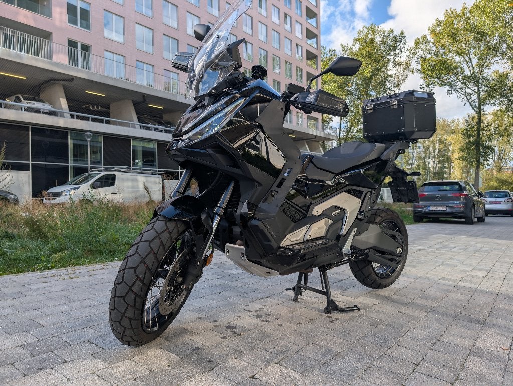 Scooter X-ADV 750 Black/Black - 3000km full !, Motos, Permis Moto A, Plus de 35 kW, Poignées chauffantes, 2 cylindres