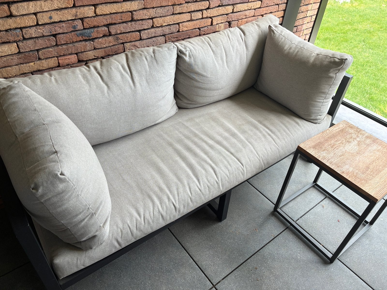 Zwart grijze zetel en tafeltje, Aluminium, Enlèvement, Utilisé, Table d'appoint