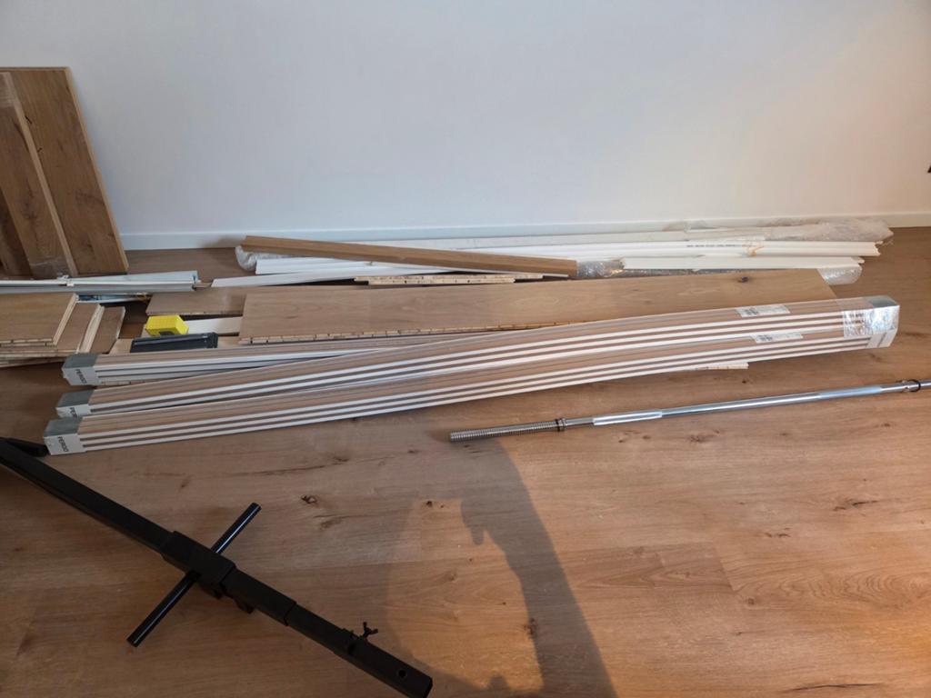 3 pakjes pergo witte houten plinten 58x12x2400, Ophalen, Plinten