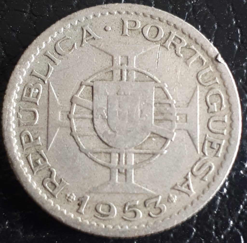 ANGOLA / 2 1/2 escudos 1953 KM 77 key date, Timbres & Monnaies, Monnaies | Afrique, Enlèvement ou Envoi, Autres pays, Monnaie en vrac