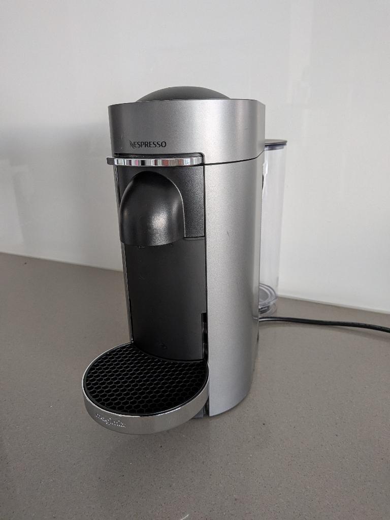 Nespresso Vertuo koffiemachine, Ophalen, Koffiemachine, Zo goed als nieuw, Koffiepads en cups