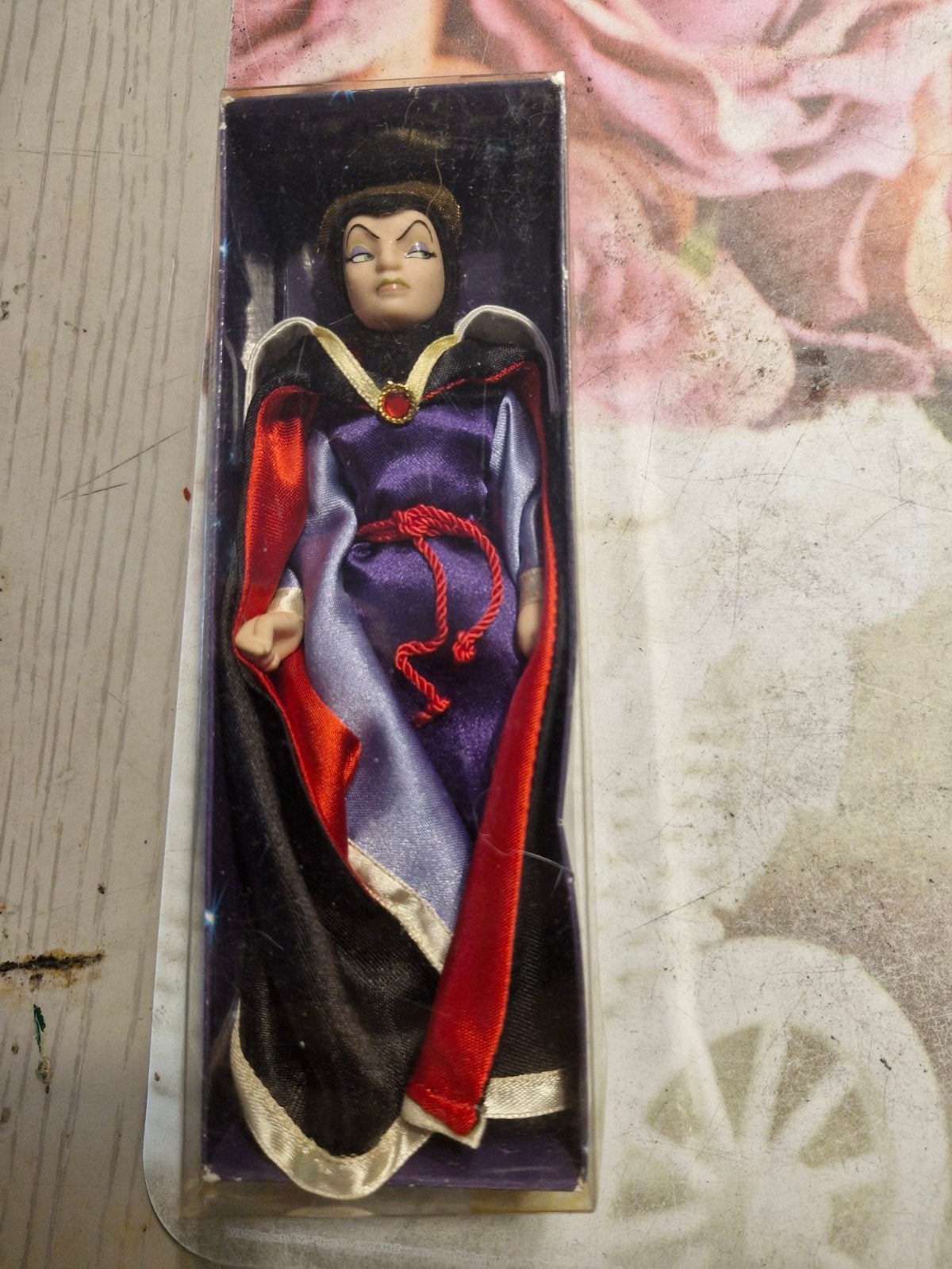 niuvelke poupee disney porcelaine la belle mere blanche neig, Enlèvement ou Envoi, Neuf