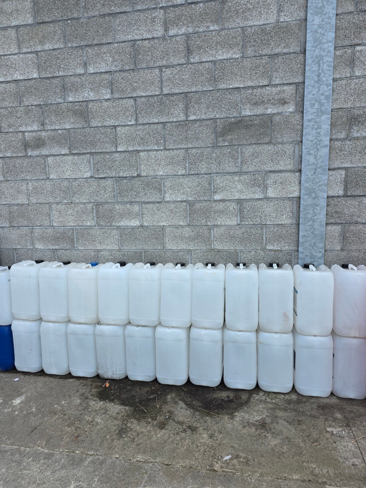 Jerrycans bidons vaten, Ophalen, Zo goed als nieuw, Kunststof