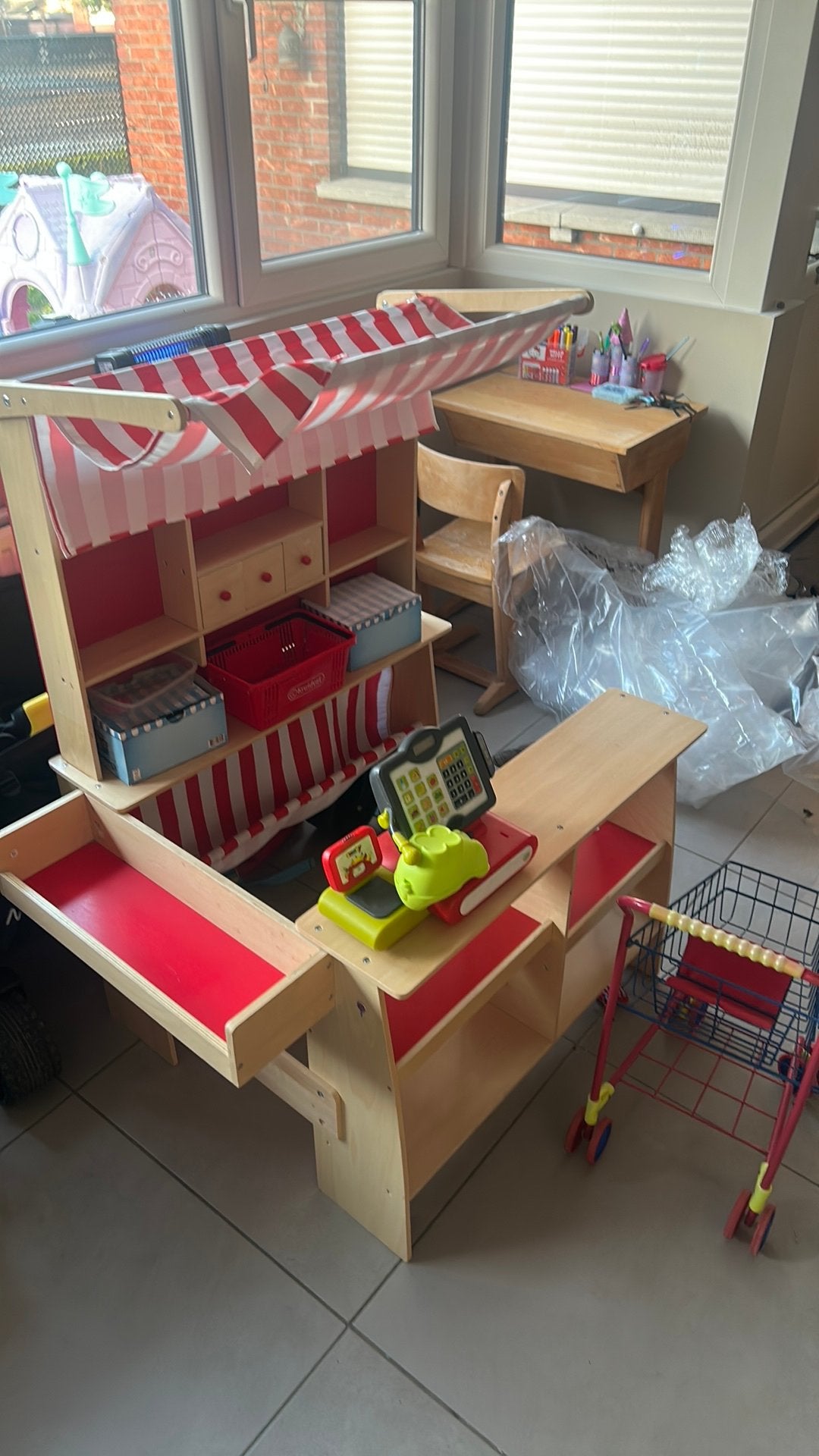 Magasin de jouets avec attributs, Enfants & Bébés, Enlèvement, Comme neuf